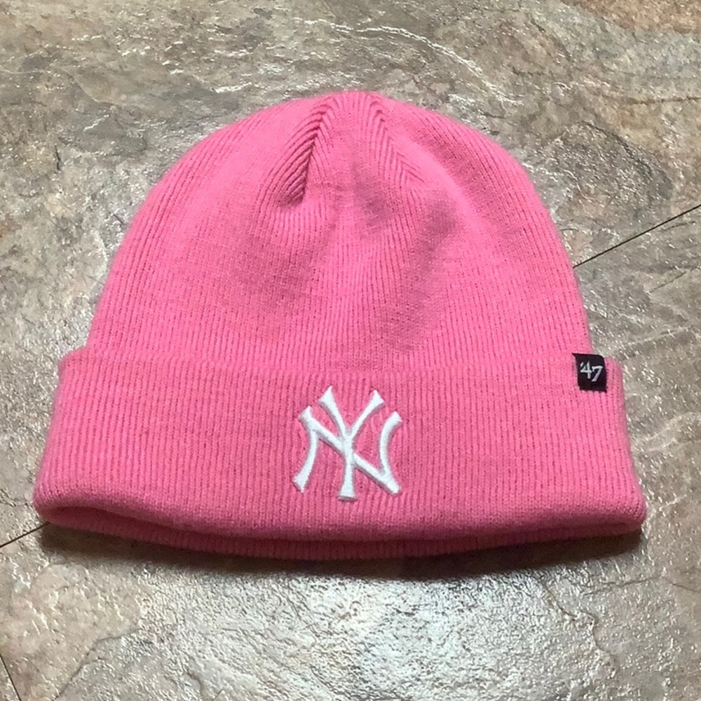 New York Yankees pink winter beanie hat